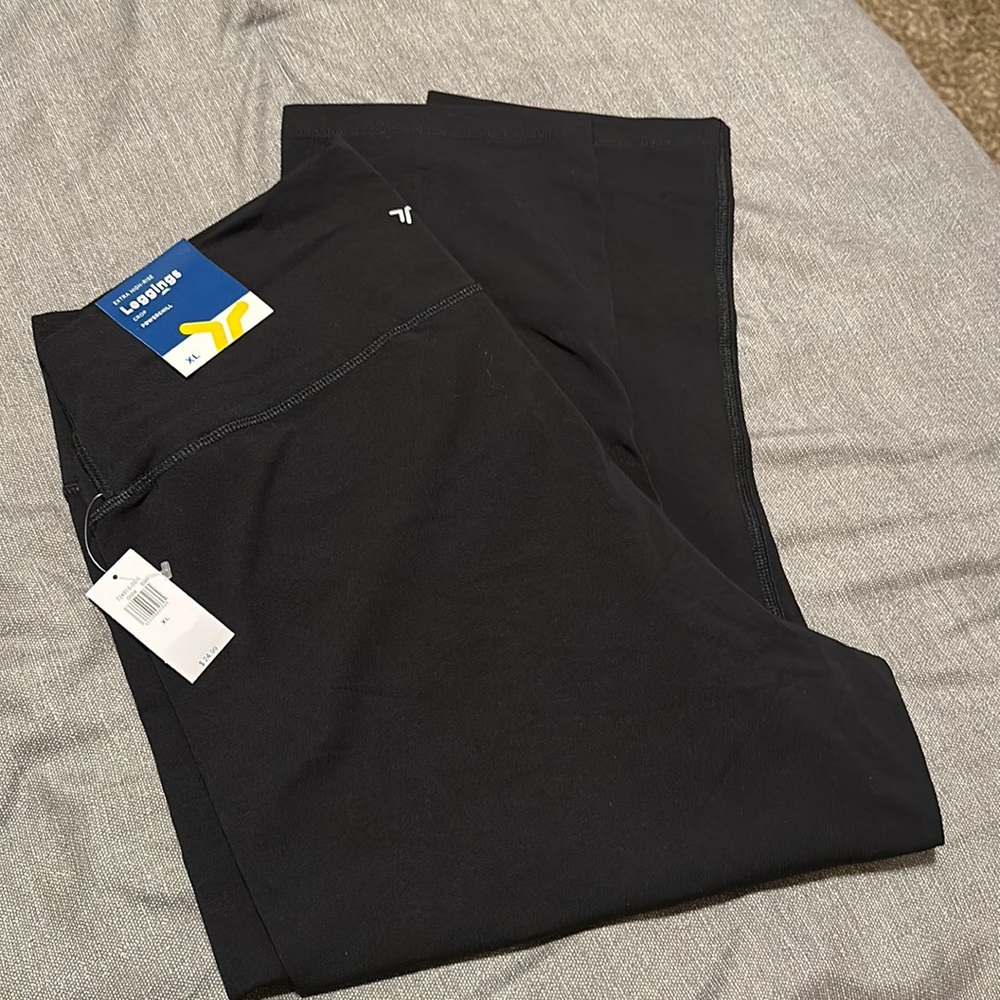 Old navy active. Power chill capri size XL. Brand new